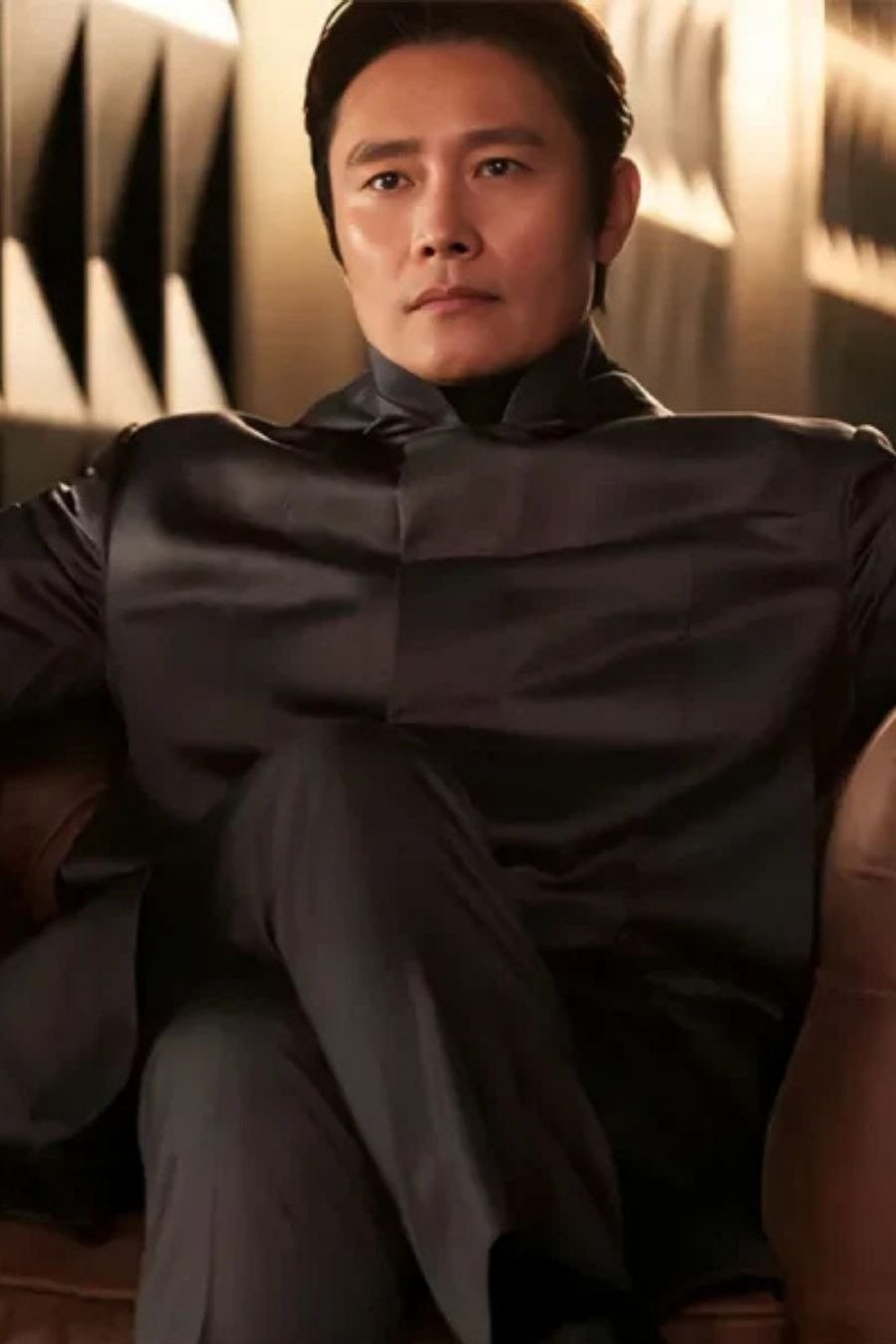 imageye___-_imgi_39_lee-byung-hun-squid-game-season-3-2025-front-man-black-coat-03