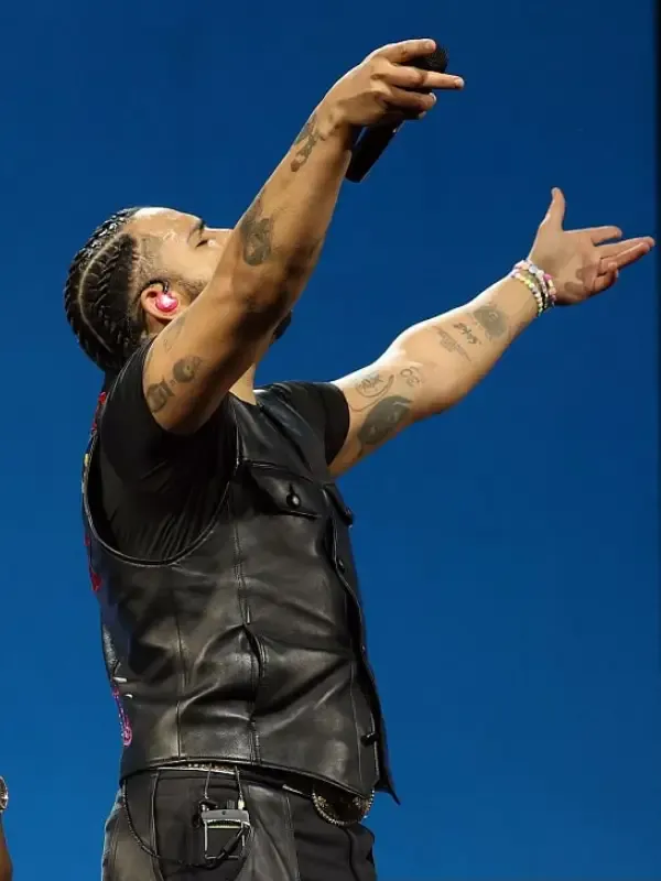 imageye___-_imgi_3_drake-wireless-festival-2025-black-hawk-leather-vest-02