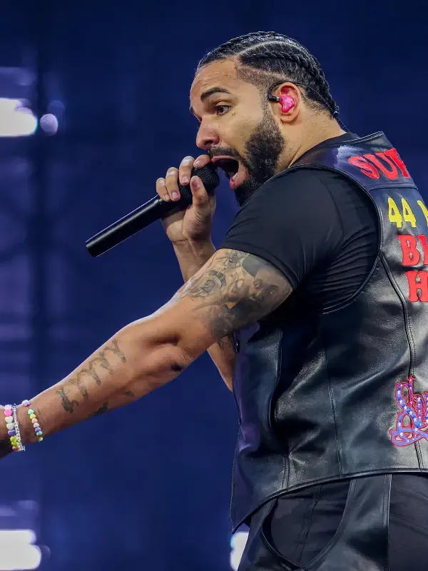 imageye___-_imgi_5_drake-wireless-festival-2025-black-hawk-leather-vest-04