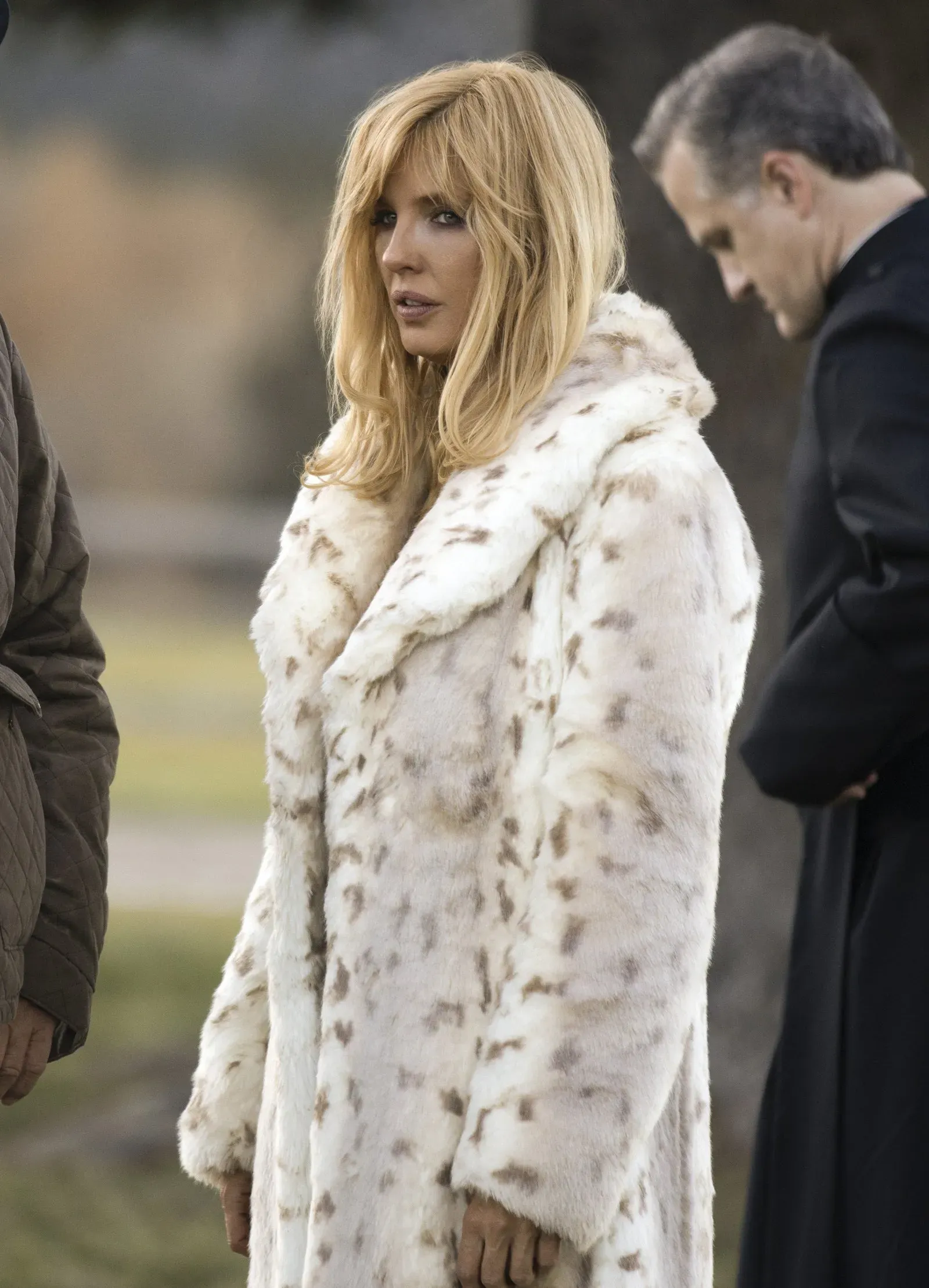 imgi_2_Yellowstone-Beth-Dutton-Faux-Fur-White-Coat