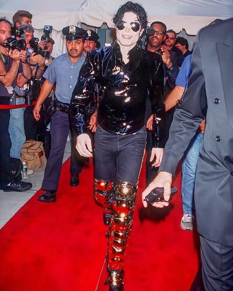 imgi_41_michael-jackson-black-jacket-02