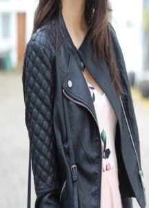 imageye___-_imgi_59_ariana-grande-black-leather-jacket-05-1108x1536