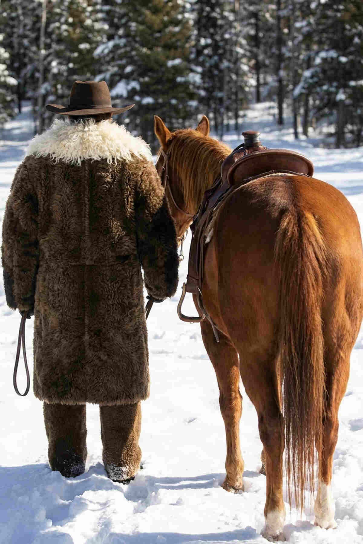 james-dutton-shearling-collar-fur-coat-yellowstone-origin-1883 13- Yellowstone 1883 James Dutton fur coat shearling collar brown western cowboy winter outfit